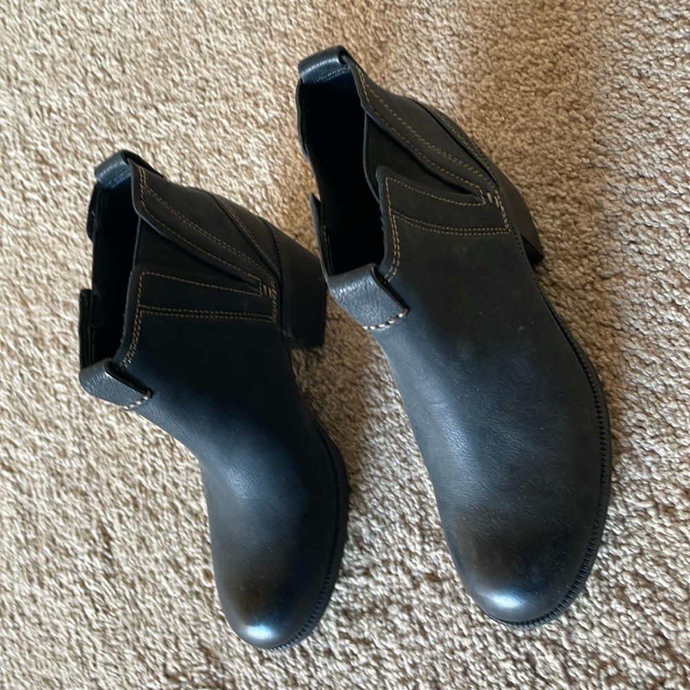 New super  cute and comfortable clark booties.